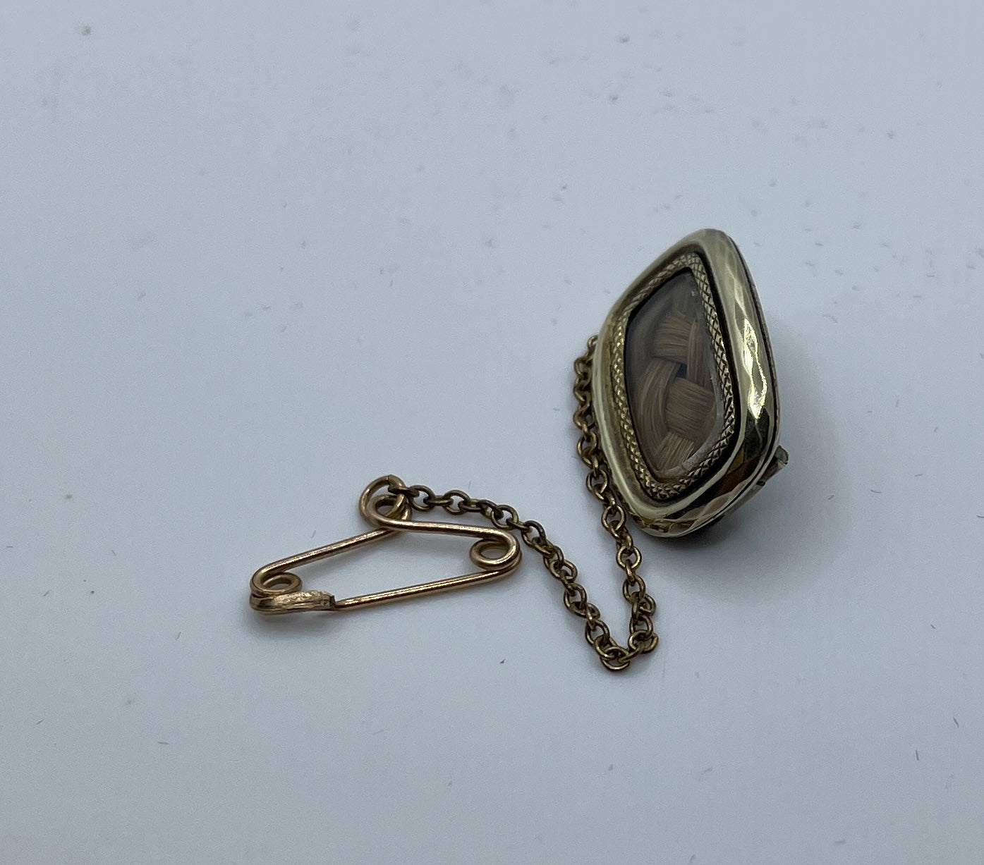 Mid Victorian 9ct Mourning Brooch With Braided Hair Insert