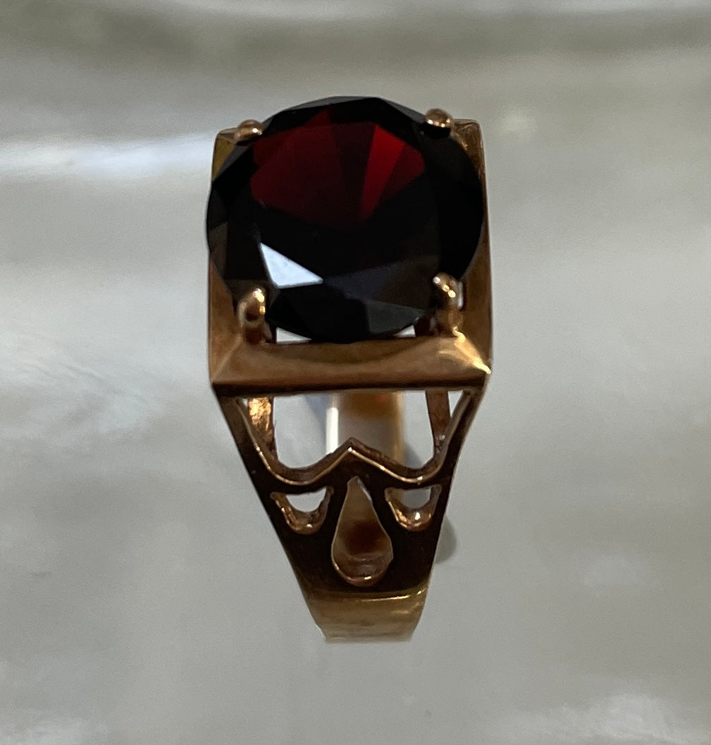 1950s Garnet Ring With Cut Out Shoulders 9ct