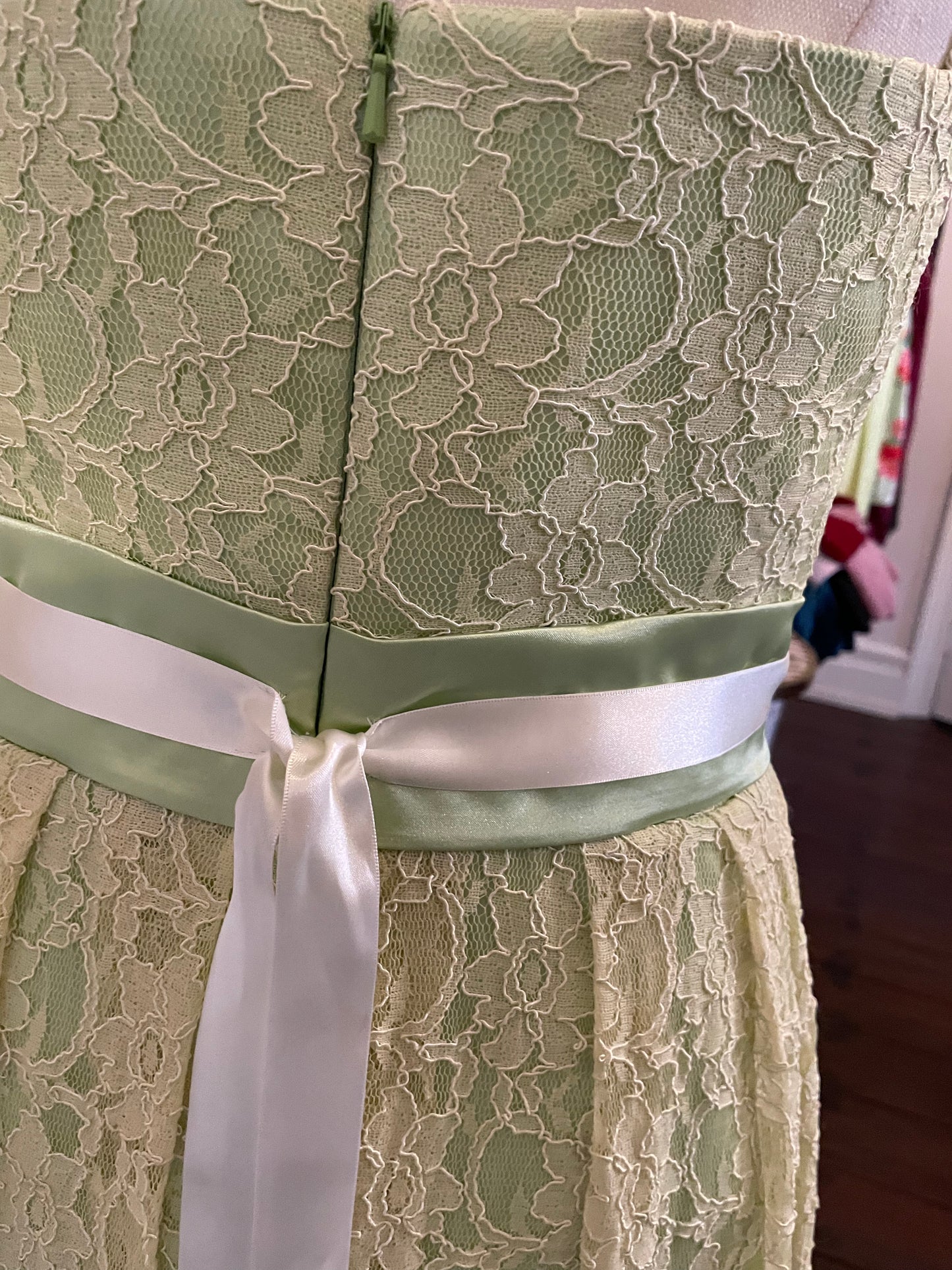 Vintage 1950s Pale Green Lace Frock