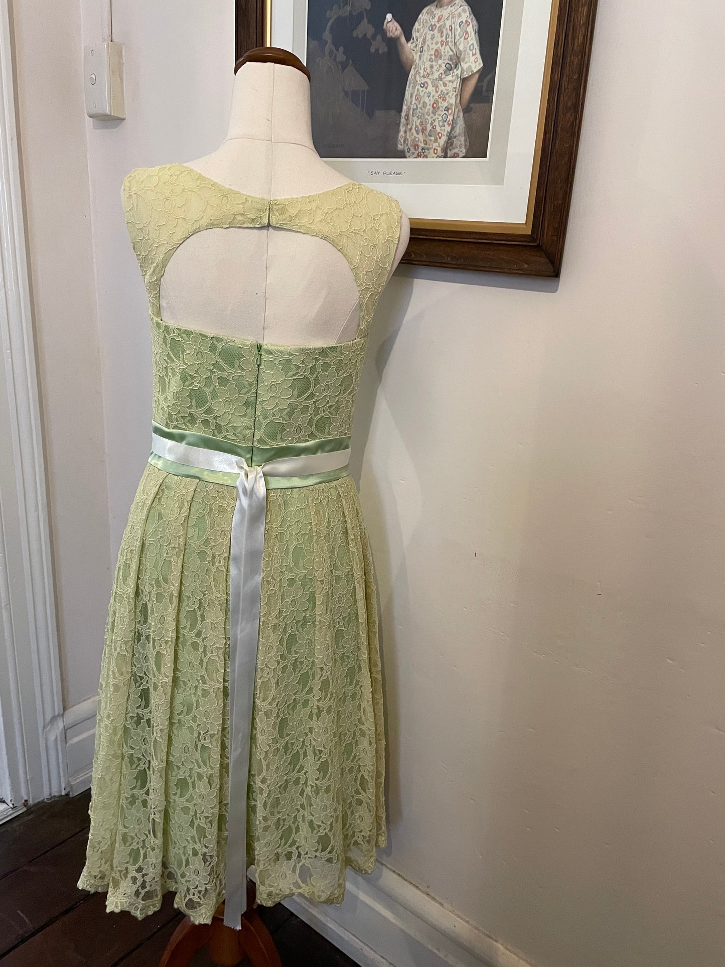 Vintage 1950s Pale Green Lace Frock